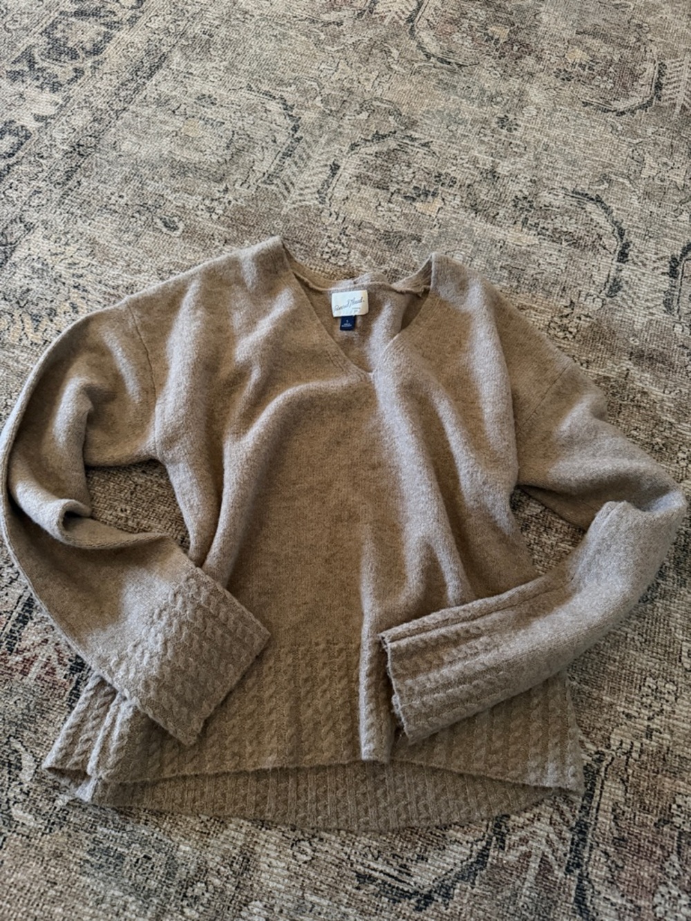 Universal Thread Women's V-Neck Sweater in Taupe Heather